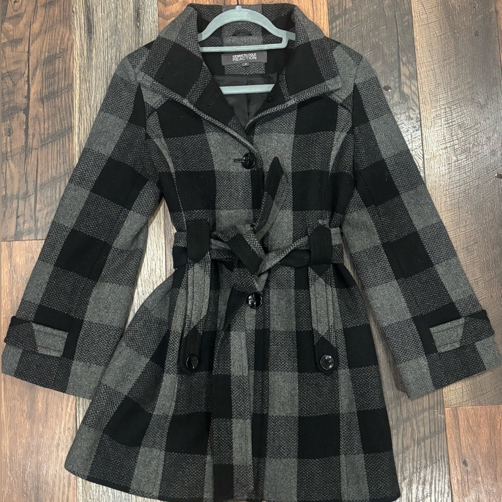 Kenneth Cole Reaction Black and Gray Wool Plaid  Coat size  4. Great condition!